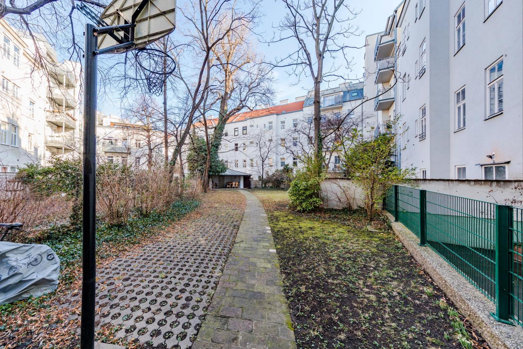 Urban Vienna Living - 18Th District Aparthotel Luaran gambar